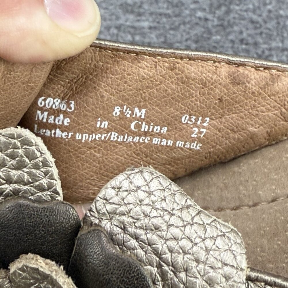 ✅ Womens 8.5M Clarks Artisan Thong Wedge Sandals Flower Detail Gold/Brown - Picture 2 of 10